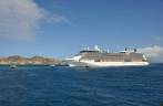 Navio-cruzeiro na costa de St. Kitts